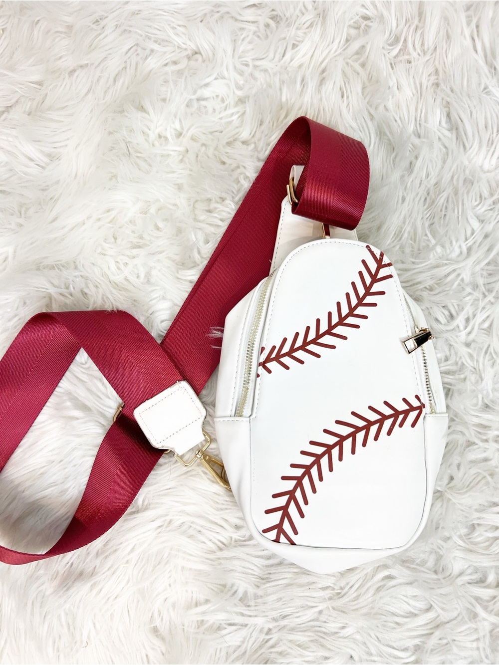 UNBRANDED BOUTIQUE WHITE FAUX LEATHER BASEBALL CROSSBODY PURSE